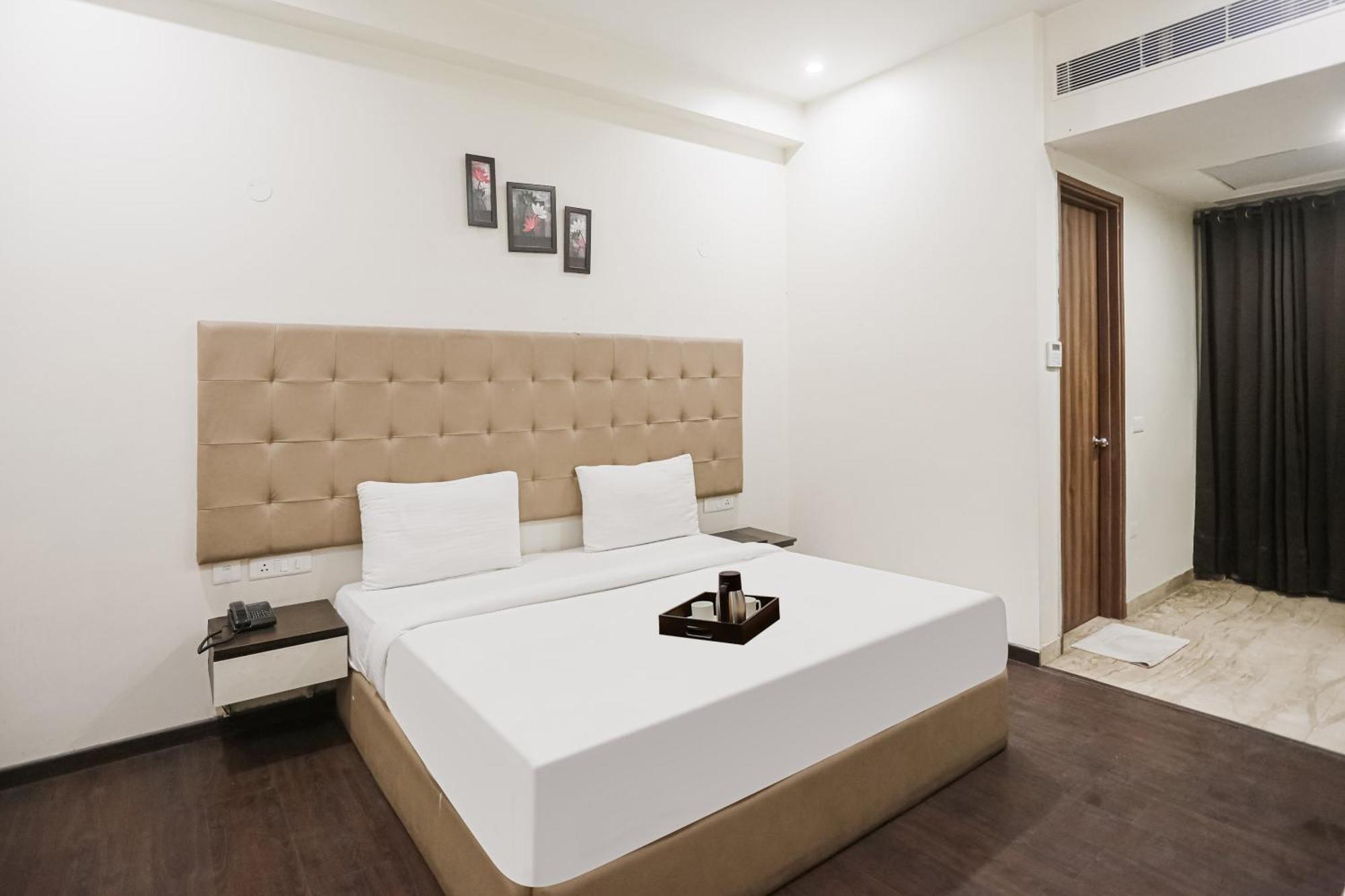 גורגאון Townhouse The Amv Hotel מראה חיצוני תמונה