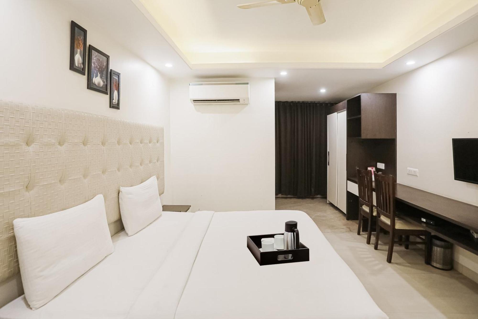 גורגאון Townhouse The Amv Hotel מראה חיצוני תמונה