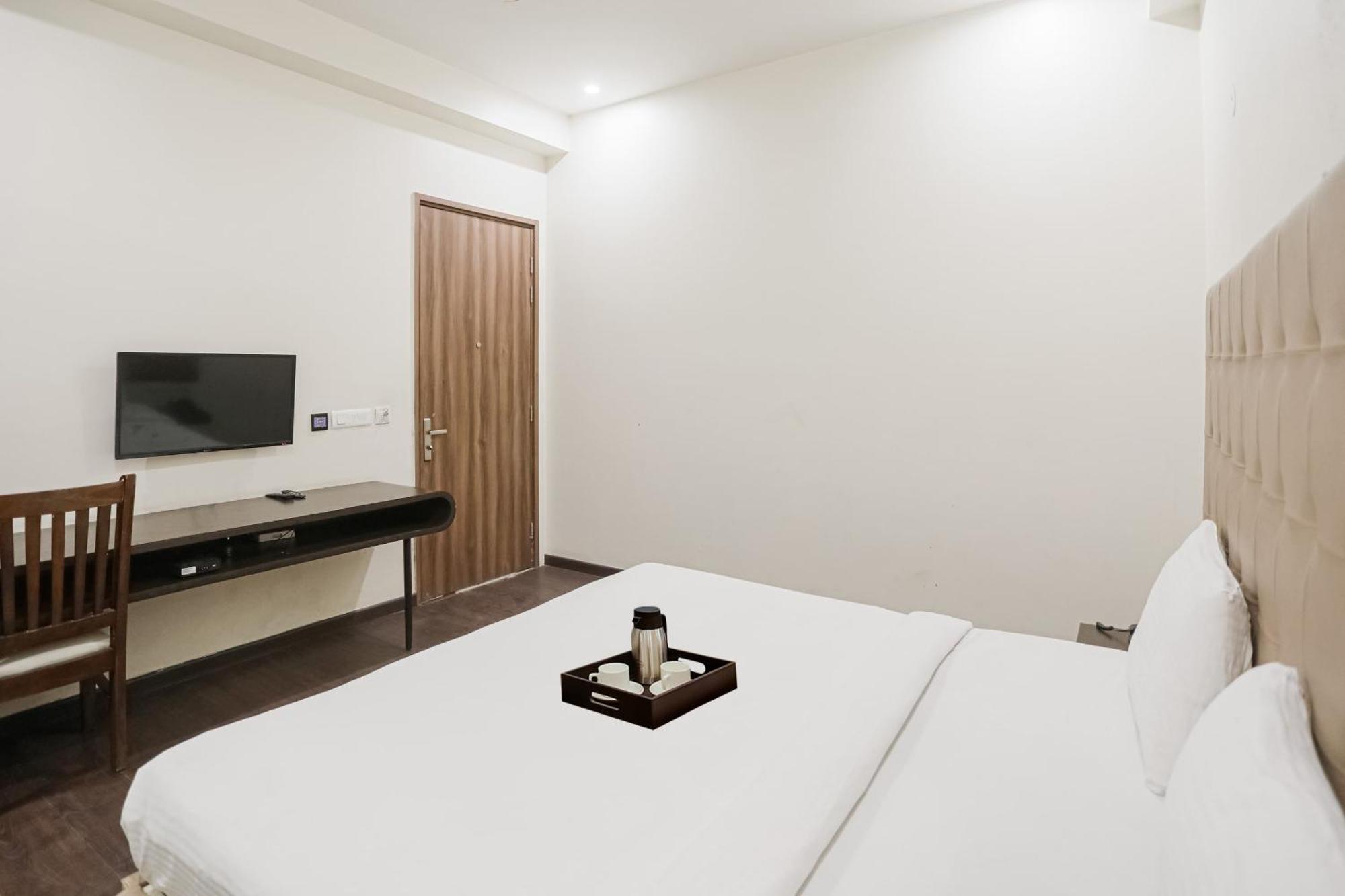 גורגאון Townhouse The Amv Hotel מראה חיצוני תמונה