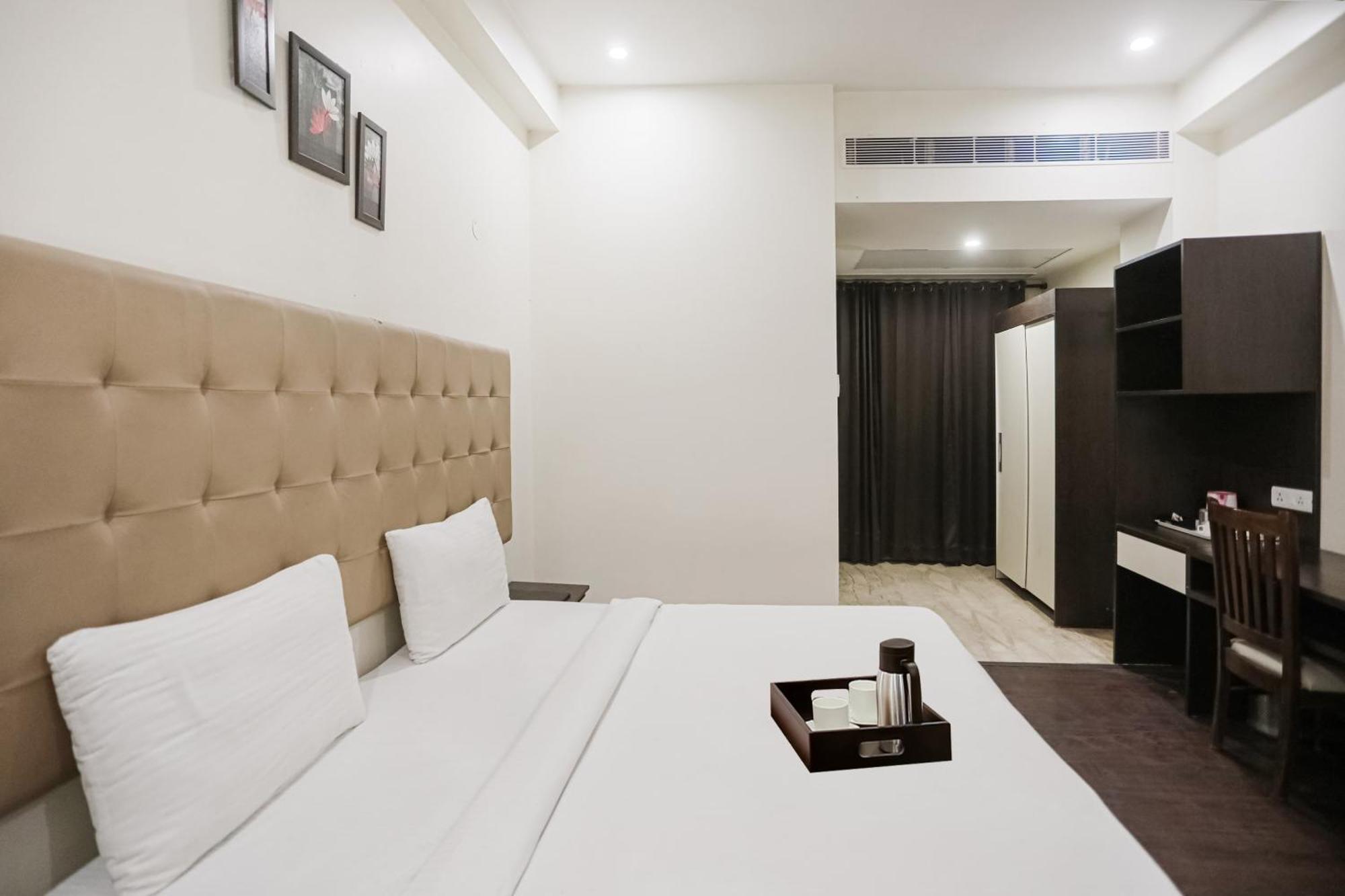 גורגאון Townhouse The Amv Hotel מראה חיצוני תמונה