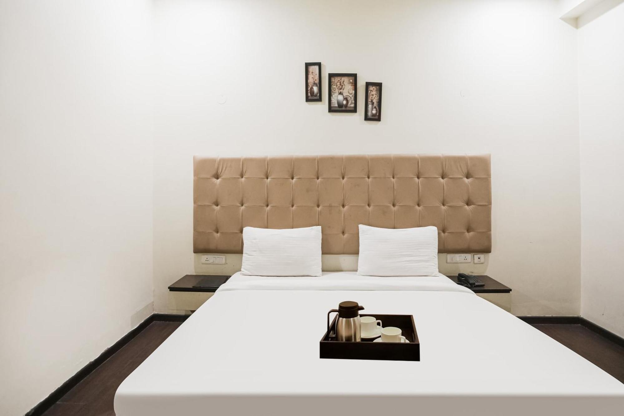 גורגאון Townhouse The Amv Hotel מראה חיצוני תמונה