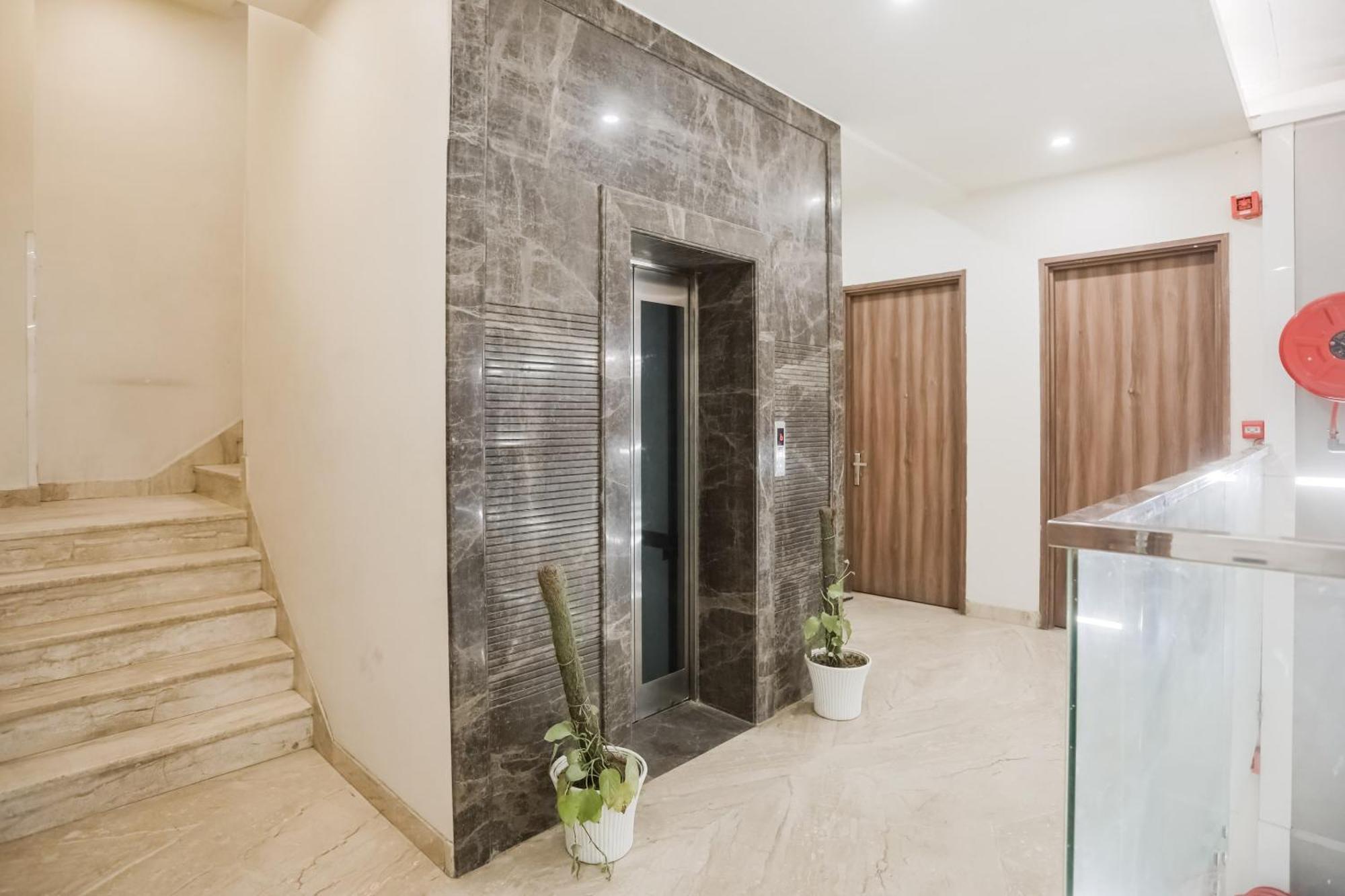 גורגאון Townhouse The Amv Hotel מראה חיצוני תמונה