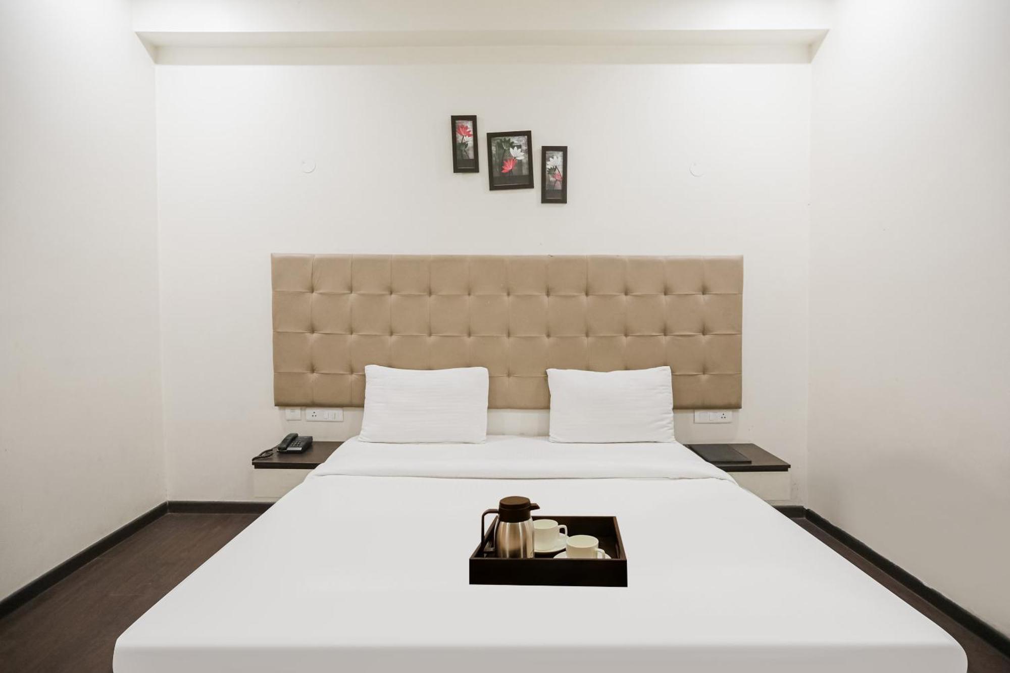 גורגאון Townhouse The Amv Hotel מראה חיצוני תמונה