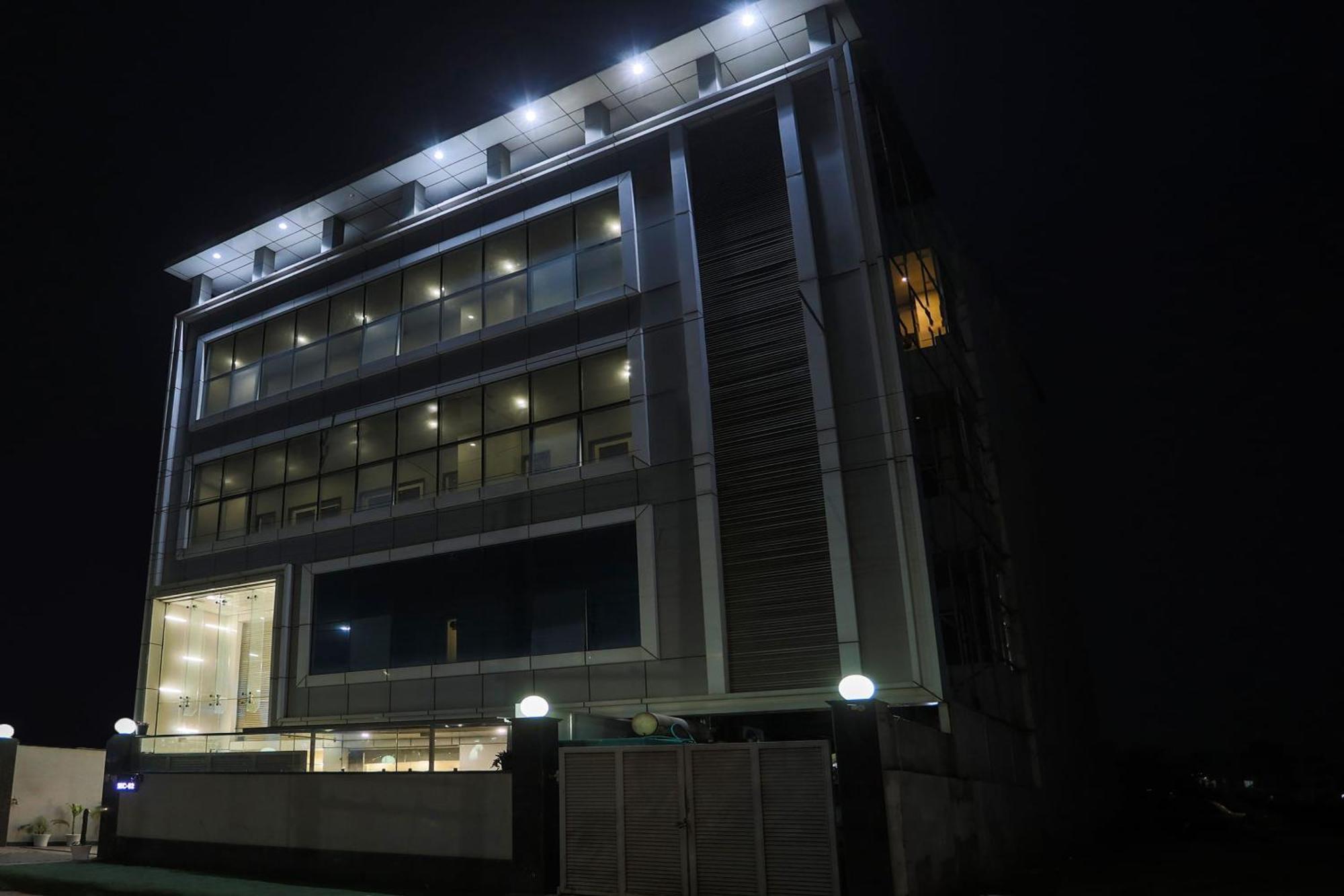 גורגאון Townhouse The Amv Hotel מראה חיצוני תמונה
