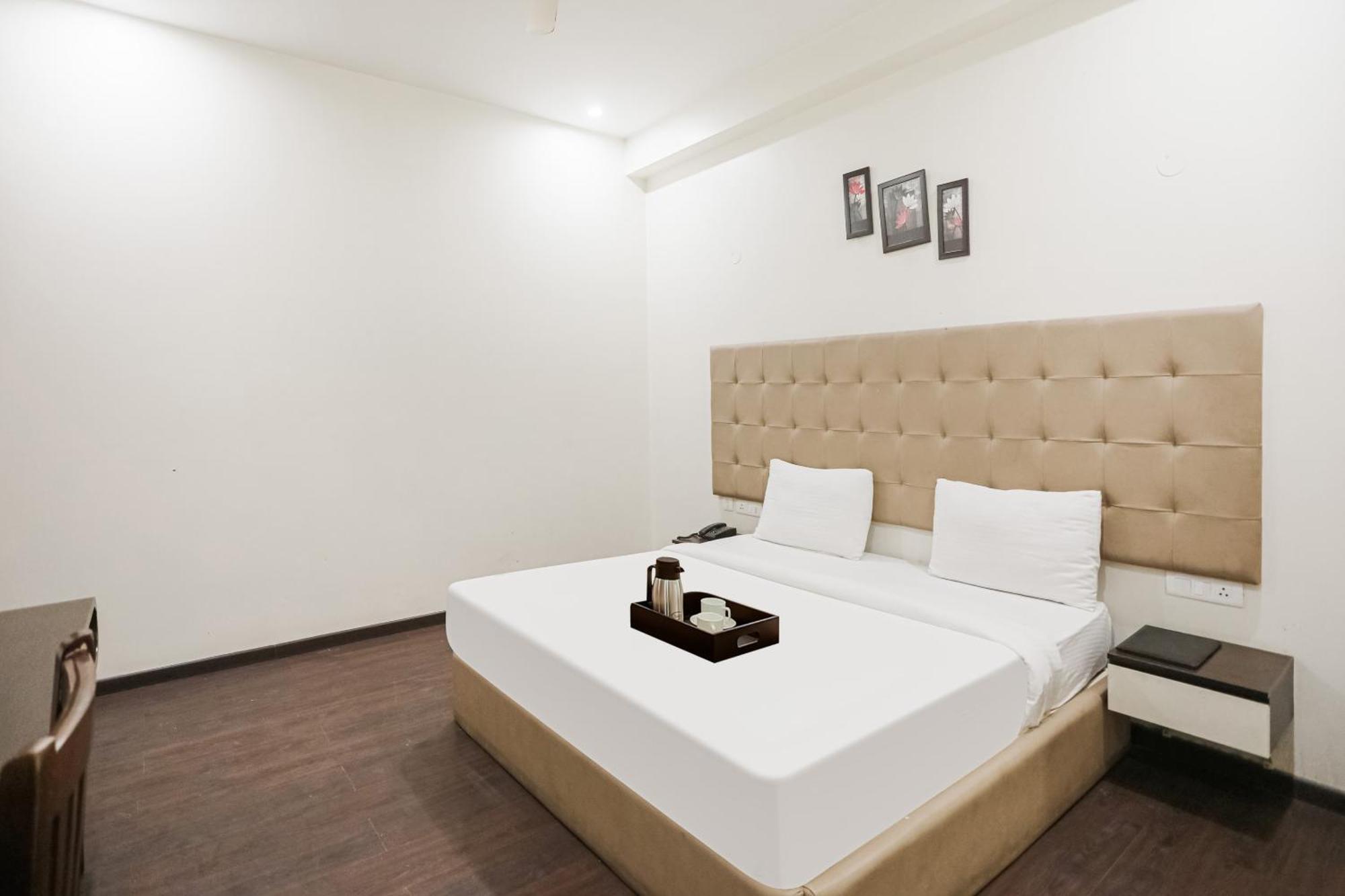 גורגאון Townhouse The Amv Hotel מראה חיצוני תמונה