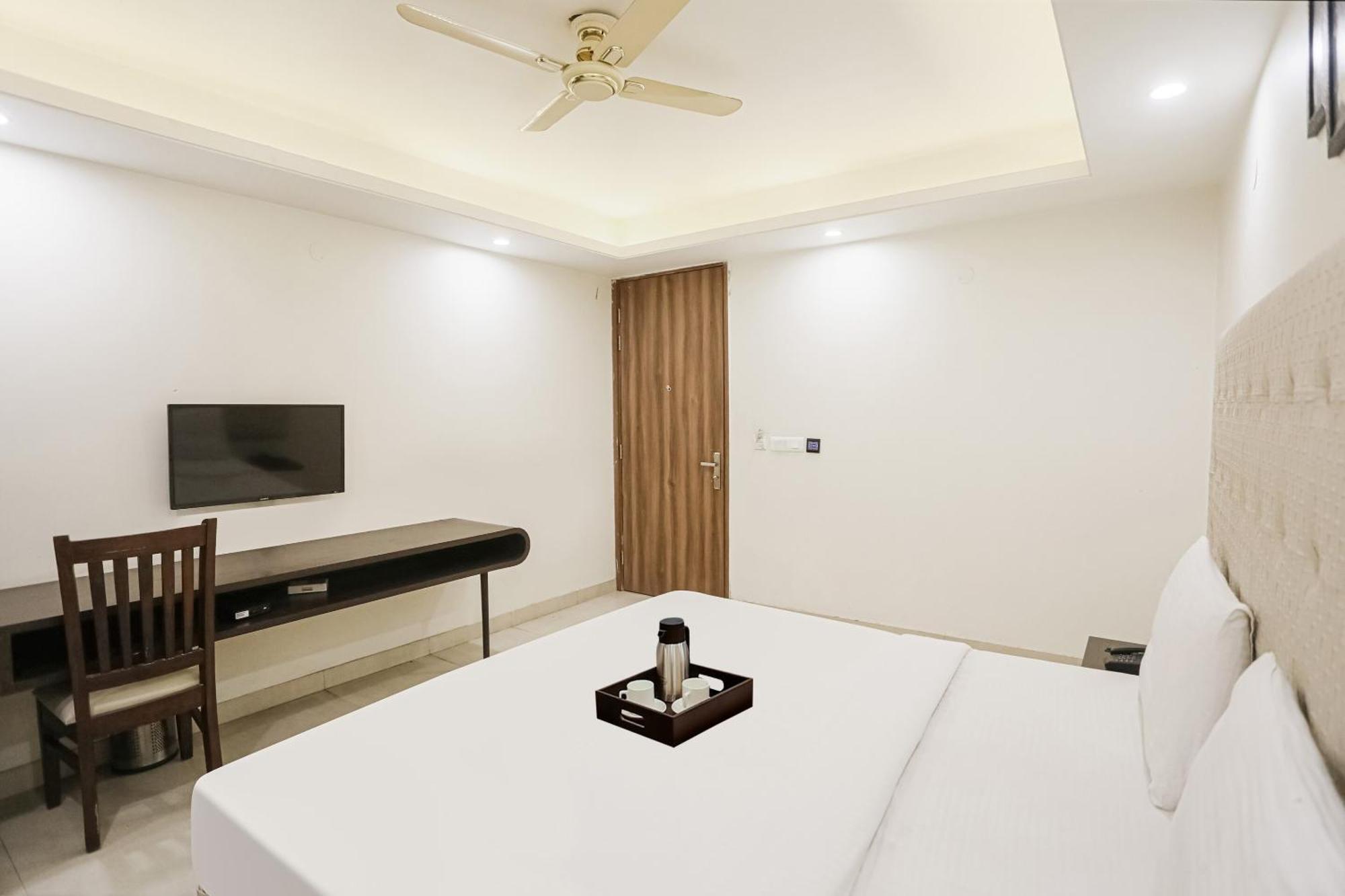 גורגאון Townhouse The Amv Hotel מראה חיצוני תמונה