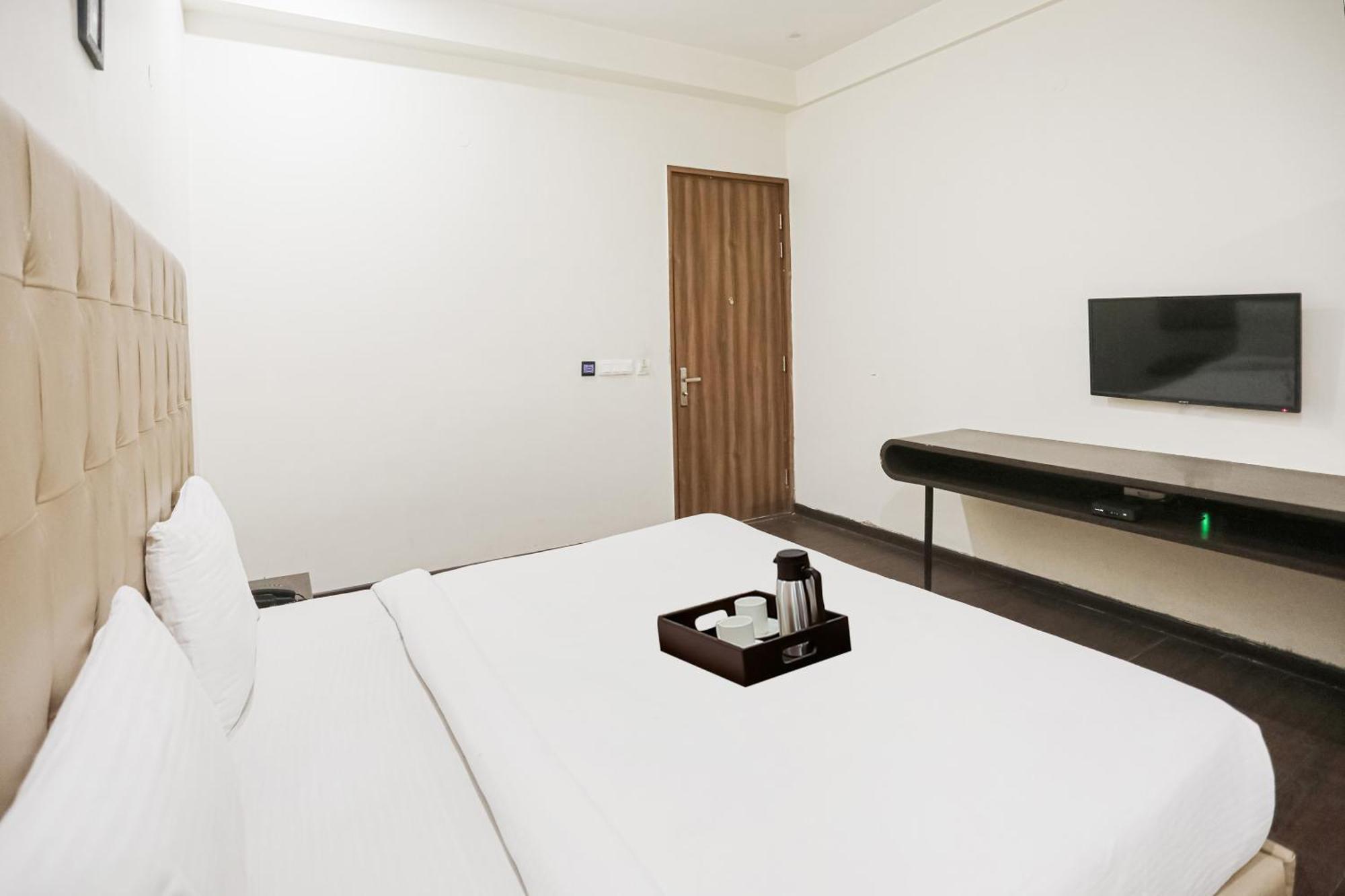גורגאון Townhouse The Amv Hotel מראה חיצוני תמונה