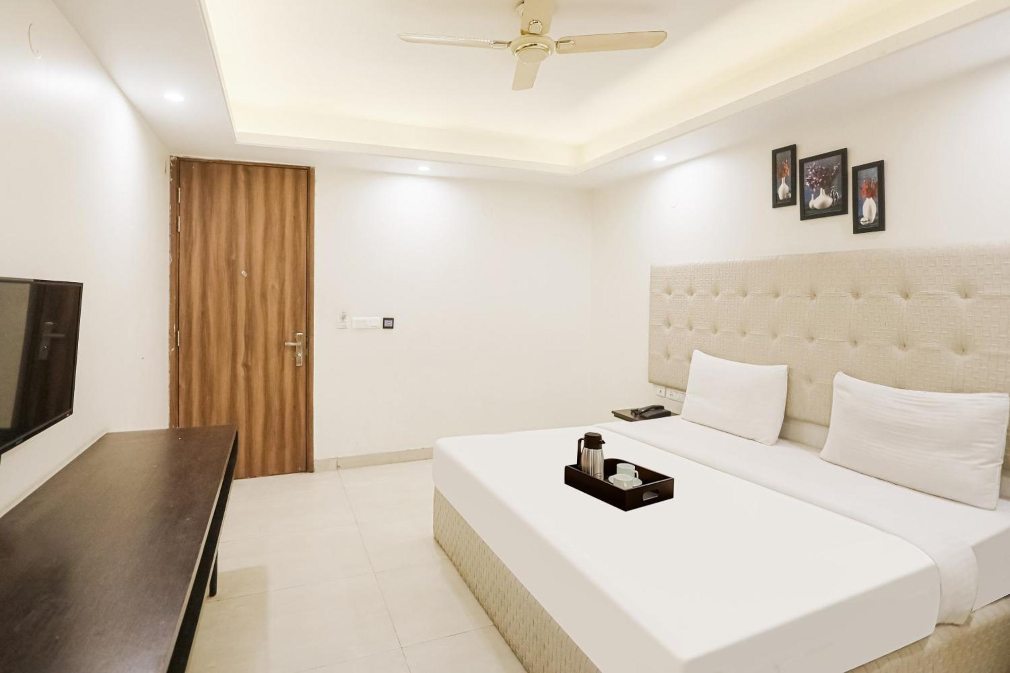 גורגאון Townhouse The Amv Hotel מראה חיצוני תמונה