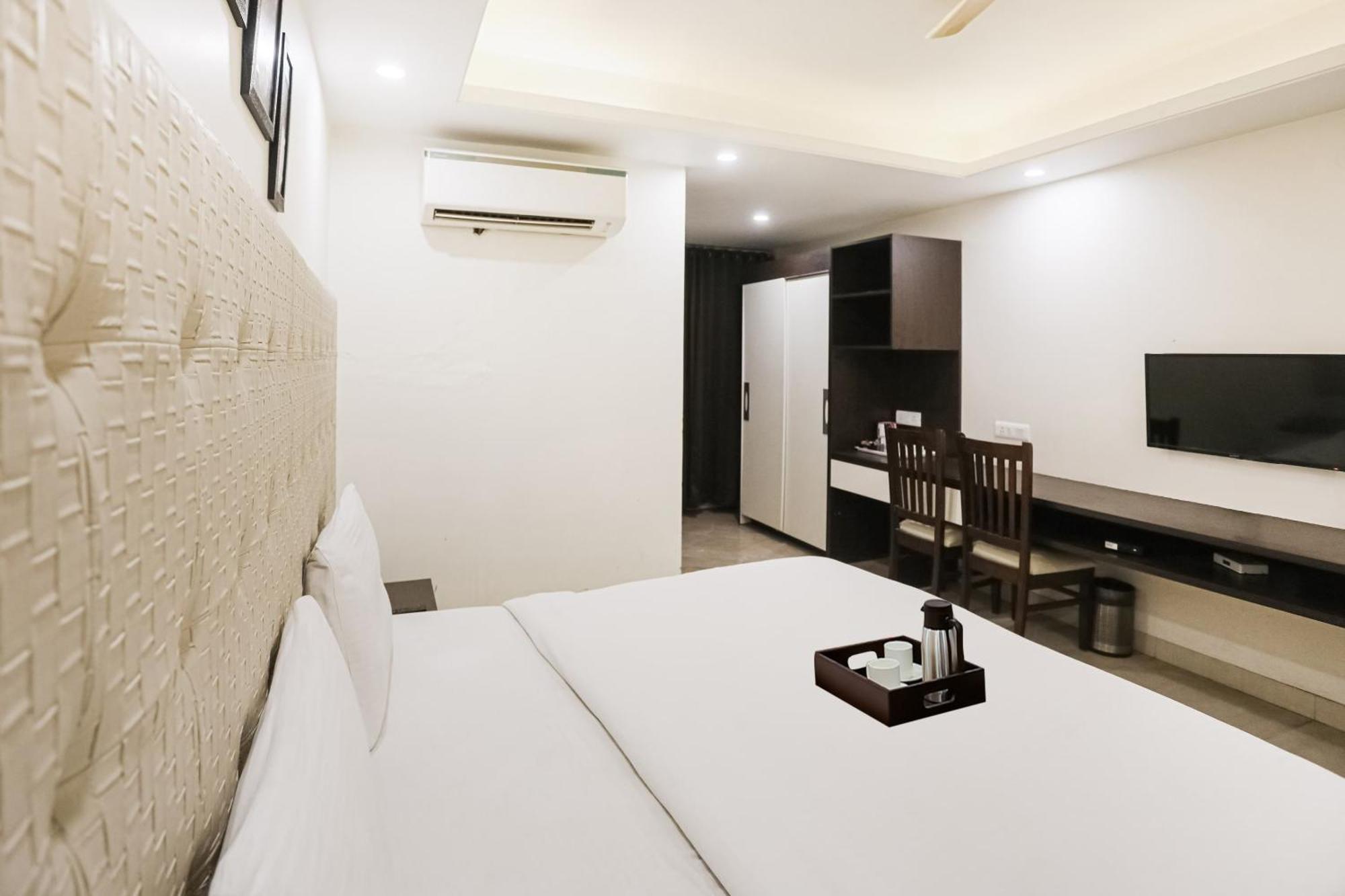 גורגאון Townhouse The Amv Hotel מראה חיצוני תמונה